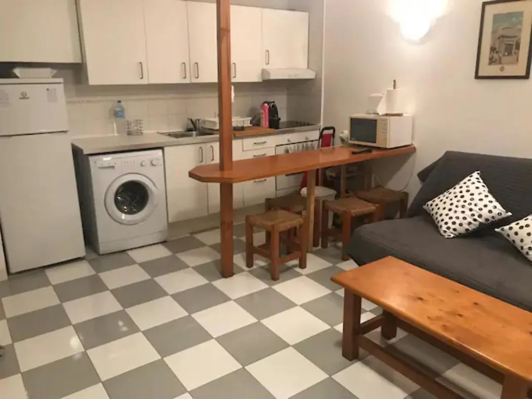 Apartamento Centrico Y Con Piscina A 5 Min. Playa サロウ 0*,